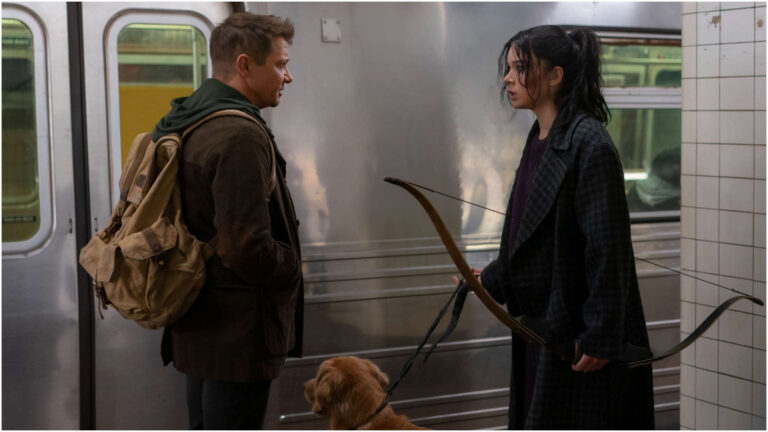 Hawkeye und Kate in der U-Bahn